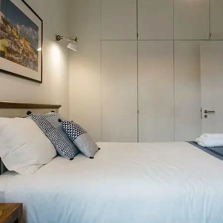 Urban Chic In The Heart Of Historic Apartment